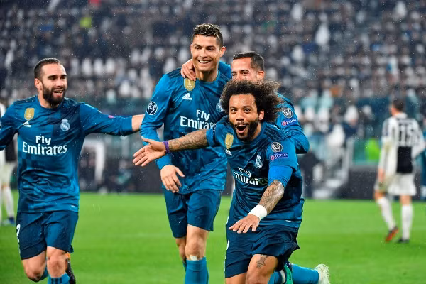 Xem Cristiano Ronaldo rực sáng trên ‘sàn diễn’ lượt đi tứ kết Champions League ảnh 4