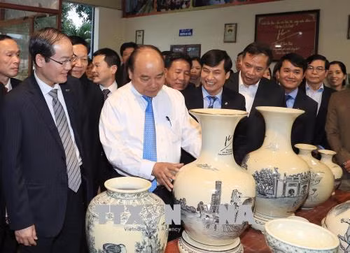 Thủ tướng Nguyễn Xuân Phúc: Tôn vinh và phát huy tài năng những 'bàn tay vàng' của nghề gốm Chu Đậu ảnh 2