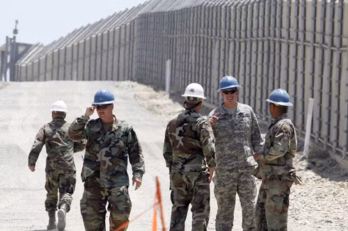 Ông Trump không phải Tổng thống Mỹ đầu tiên điều binh lính ra biên giới với Mexico ảnh 1
