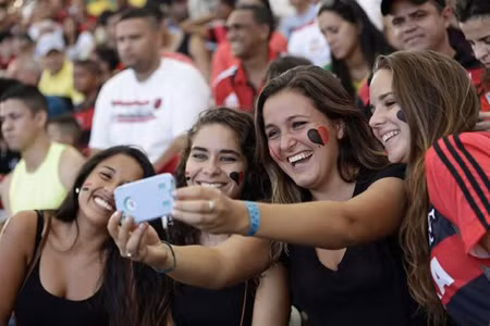 World Cup 2014 sẽ vô địch về... bình luận trên Twitter ảnh 1