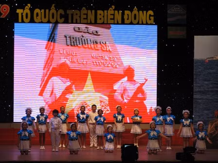 Hơn 100 triệu đồng ủng hộ quỹ “Vì Trường Sa thân yêu” ảnh 2