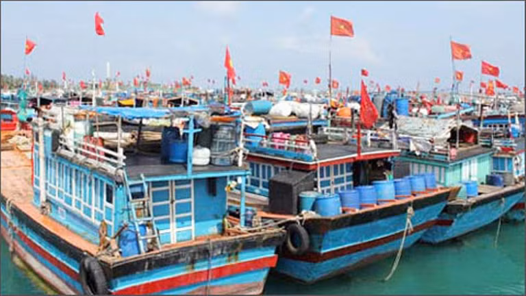 Khẩn trương kêu gọi tàu, thuyền tìm nơi trú bão ảnh 1