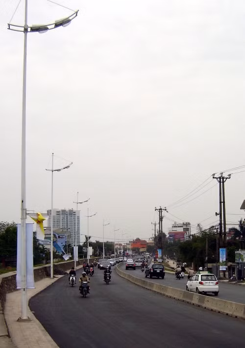 Đề nghị tăng chiếu sáng công cộng bằng pin mặt trời ảnh 1