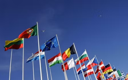  EU giải ngân khoản hỗ trợ đầu tiên cho Ukraine ảnh 1