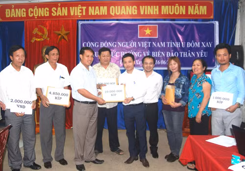 Người Việt ở Udomxay ủng hộ quân dân biển đảo thân yêu ảnh 1