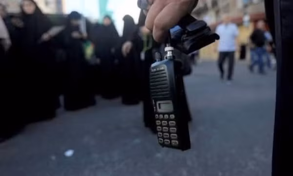 Bộ đàm được sử dụng bởi thành viên lực lượng Hezbollah tại Beirut, Liban ngày 18/9/2024. Ảnh: THX/TTXVN