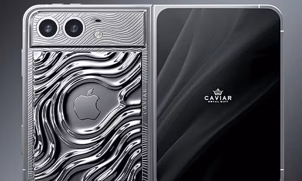 Chiêm ngưỡng iPhone màn hình gập phiên bản mạ bạc, giá hơn 550 triệu đồng