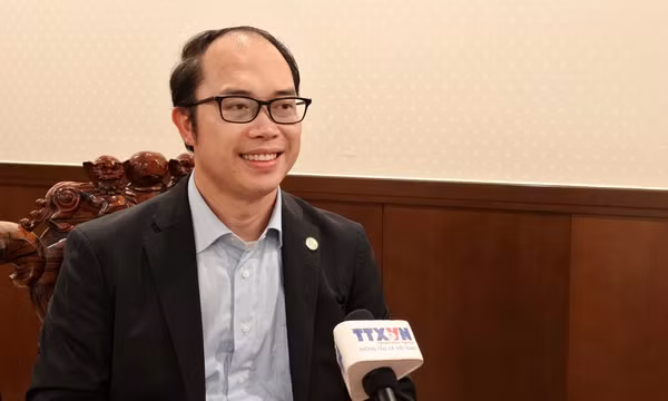 Tiến sĩ Nguyễn Hồng Sơn, Chủ tịch Liên hiệp hội Người Việt Nam tại Nhật Bản trả lời phỏng vấn của phóng viên TTXVN. Ảnh: Bùi Hà - PV TTXVN tại Nhật Bản
