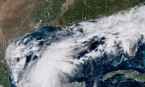 Ảnh vệ tinh của Cơ quan Quản lý Khí quyển và Đại dương Quốc gia Mỹ (NOAA) cho thấy bão nhiệt đới Isaias ngoài khơi bờ biển phía Đông Mexico ngày 7/10/2026. Ảnh: NOAA