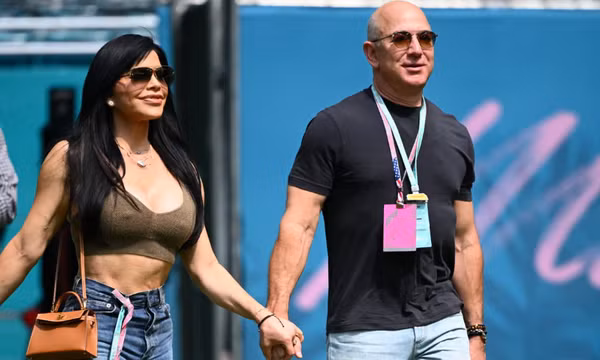 Tỷ phú Jeff Bezos đính hôn với bạn gái