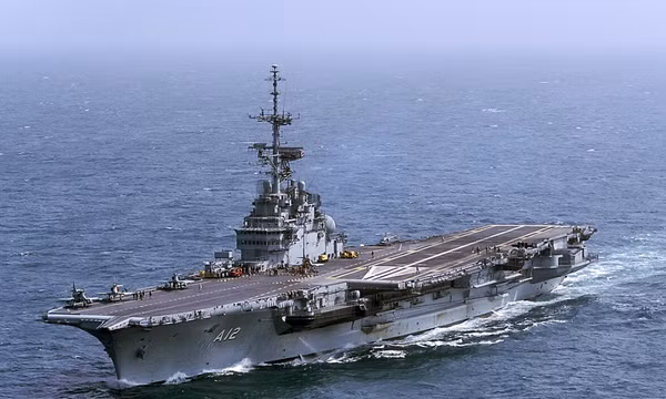 Số phận tàu sân bay có nguy cơ trở thành đống sắt vụn lớn nhất trên đại dương