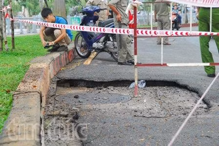 Nổ hố ga trên đường Trường Sa, nước phun cao gần 2 mét ảnh 1