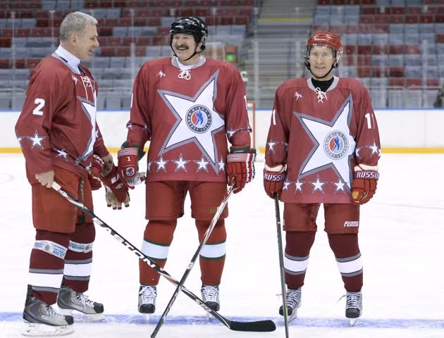 Ông Putin và Tổng thống Belarus đấu khúc côn cầu tại Sochi ảnh 4