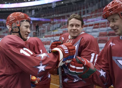 Ông Putin và Tổng thống Belarus đấu khúc côn cầu tại Sochi ảnh 5