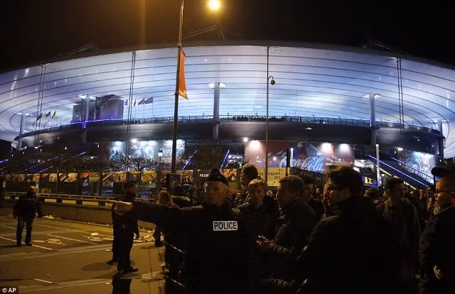 Giây phút hoảng loạn trên sân Stade de France ảnh 3