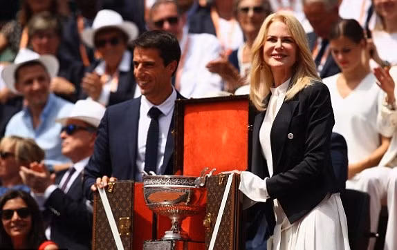 'Vua đất nện' Nadal lập kỷ lục cú ăn 10 Roland Garros ảnh 5