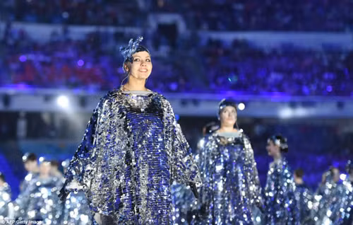 Gấu Sochi 'rơi lệ' trong lễ bế mạc ảnh 7