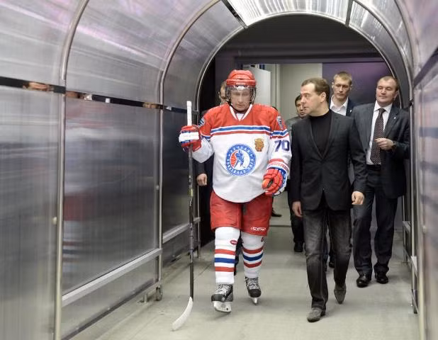 Tổng thống Putin lại tỏa sáng trên sân băng ảnh 1