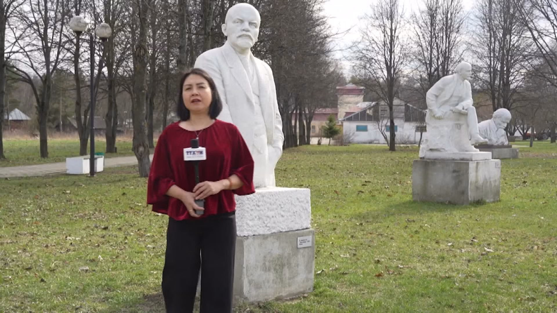 Thăm phòng làm việc của nhà lãnh đạo Nga V.I.Lenin tại Điện Kremlin