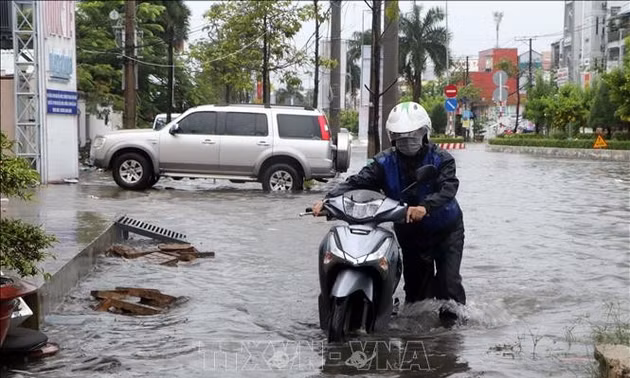 Mưa lớn kết hợp triều cường gây ngập nặng tại Cà Mau