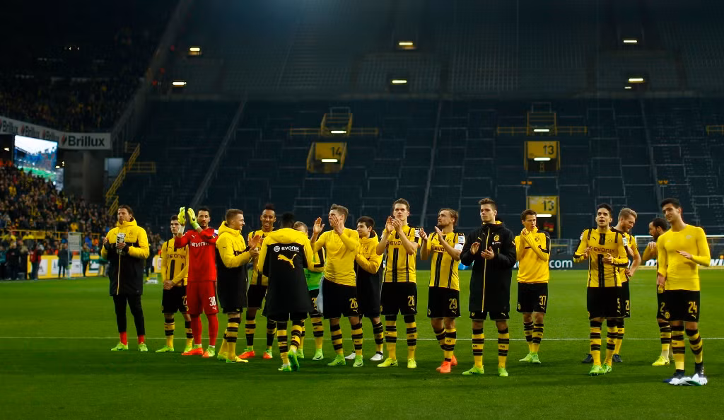 ‘Lũy vàng’ Borussia Dortmund trống không sau án phạt ảnh 5