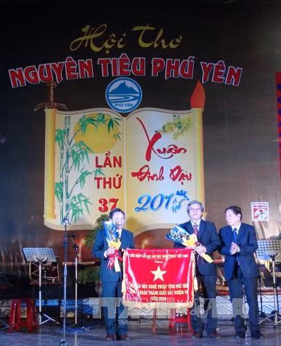 Ngày thơ Việt Nam sôi nổi tại các địa phương ảnh 1