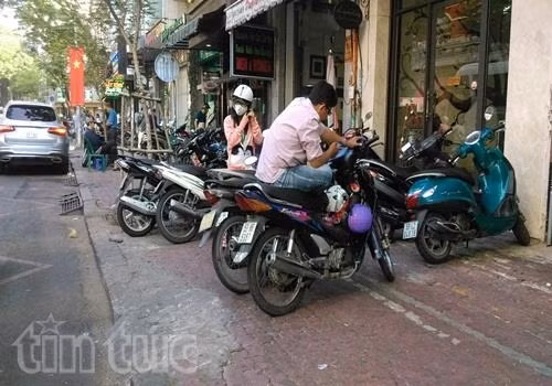 Vẫn vô tư chiếm dụng vỉa hè ảnh 7