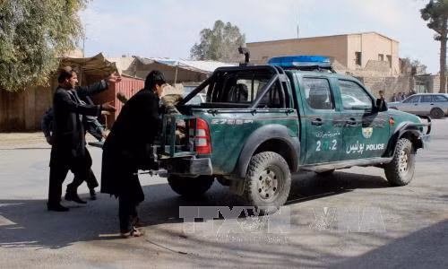 Xe đang chạy đâm phải bom ở Afghanistan, 7 học sinh thiệt mạng ảnh 1
