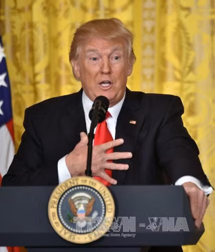 Tổng thống Trump thăm Boeing, cam kết giữ việc cho người Mỹ ảnh 1