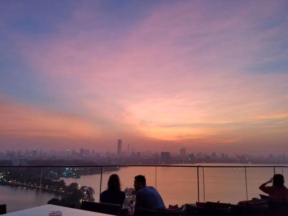 Những quán cà phê view đẹp để hẹn hò ngày Valentine ảnh 8
