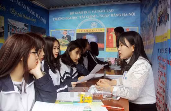 Nhiều học sinh Tuyên Quang được tư vấn tuyển sinh, hướng nghiệp ảnh 1