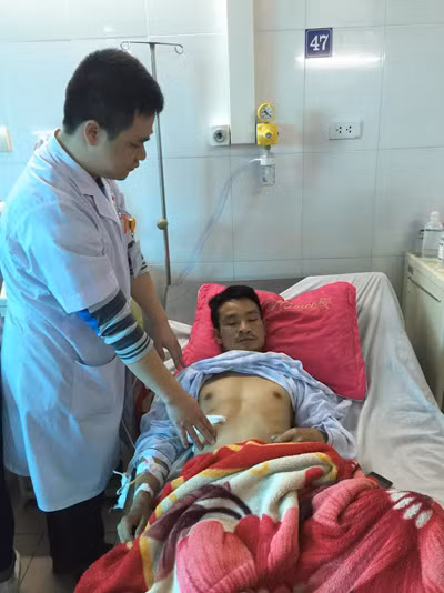 Chủ tịch tỉnh Bắc Ninh tặng quà, biểu dương thanh niên cứu người gặp nạn ảnh 1
