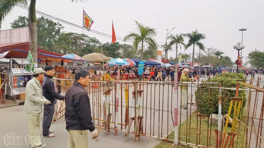 8 giờ trước khi phát ấn, lối vào đền Trần Nam Định vẫn thông thoáng ảnh 6