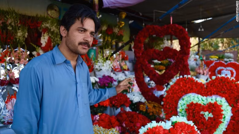 Tòa án Tối cao Pakistan cấm ăn mừng ngày Valentine ảnh 1