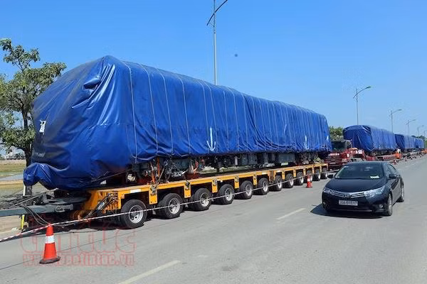 Cận cảnh các toa tàu đường sắt Cát Linh - Hà Đông đầu tiên ảnh 2