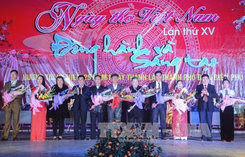 Tôn vinh thành tựu thơ ca Việt Nam ảnh 1