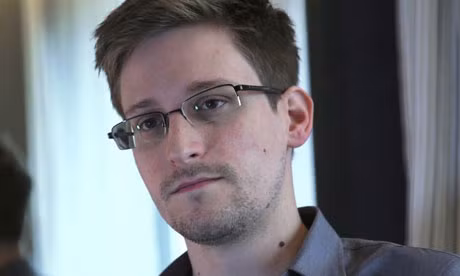 Snowden còn đáng sợ hơn khủng bố! ảnh 1