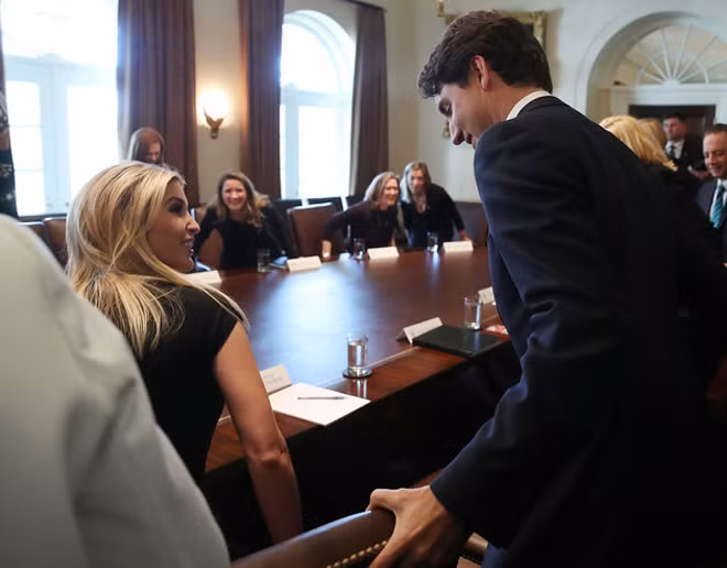 Con gái Tổng thống Trump 'đắm đuối' nhìn Thủ tướng Canada điển trai ảnh 6