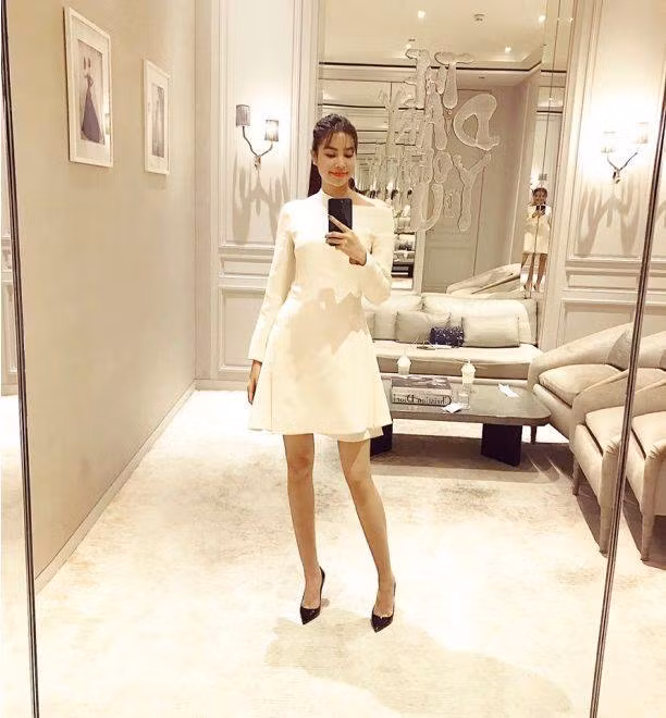 Hồ Ngọc Hà khoe hoa hồng hậu Valentine, Phạm Hương hóa thân thành công chúa ảnh 2
