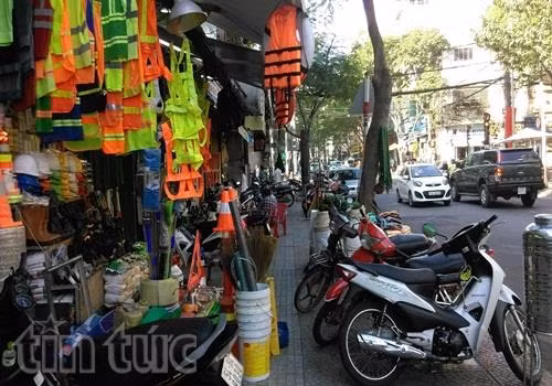 TP Hồ Chí Minh: Quận 1 khẳng định sẽ không để xảy ra tình trạng tái chiếm lòng lề đường ảnh 2