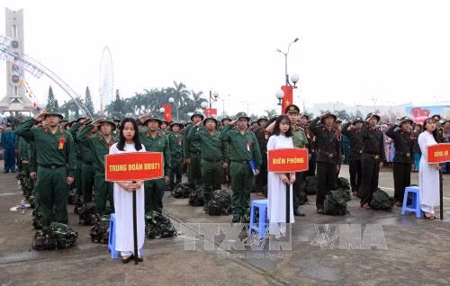 Trang nghiêm lễ giao nhận quân ở Quân khu 5 ảnh 2