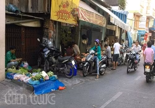 Vẫn vô tư chiếm dụng vỉa hè ảnh 3
