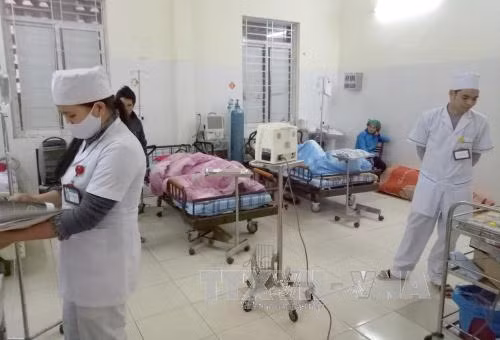 Hỗ trợ trực tiếp nạn nhân bị ngộ độc thực phẩm tại Lai Châu ảnh 1