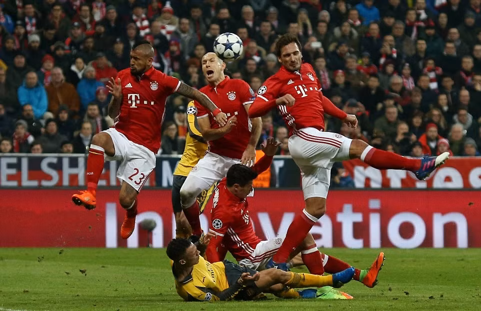 Ba bàn thắng trong vòng 10 phút, Bayern Munich nhận chìm Arsenal ảnh 1