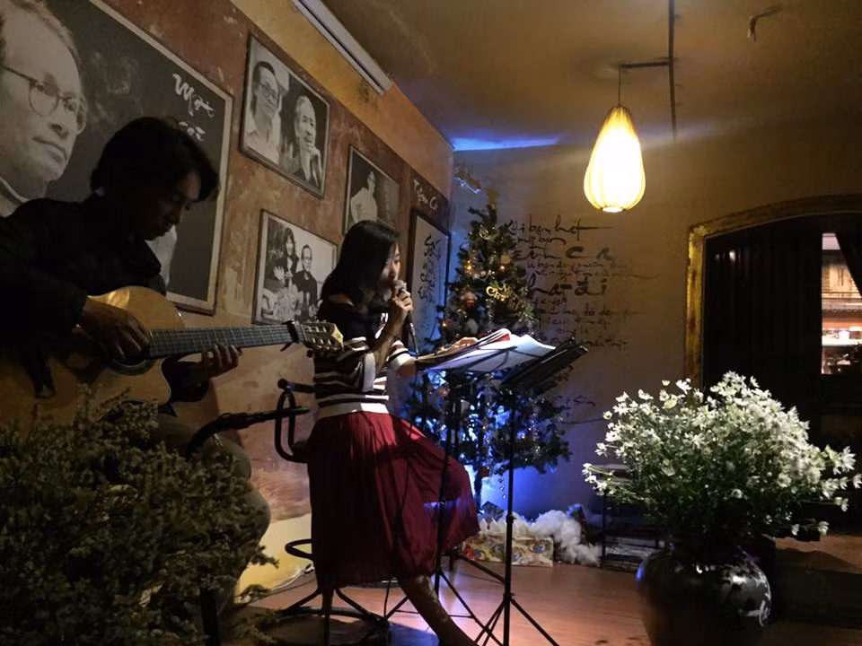 Những quán cà phê view đẹp để hẹn hò ngày Valentine ảnh 3