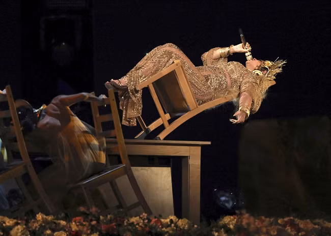 Adele bẻ đôi cúp Grammy để vinh danh Beyoncé ảnh 7