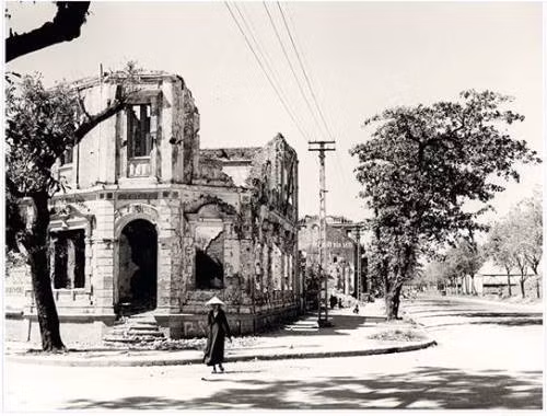 Triển lãm “Hà Nội sau 60 ngày đêm huyết lệ” ảnh 1