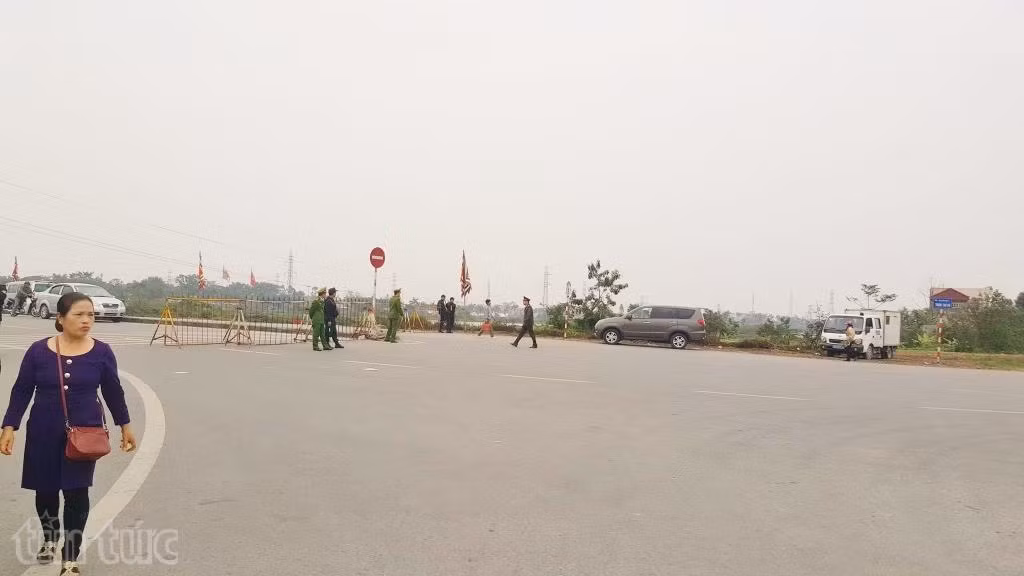 8 giờ trước khi phát ấn, lối vào đền Trần Nam Định vẫn thông thoáng ảnh 3