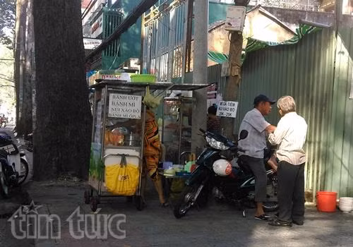 Vẫn vô tư chiếm dụng vỉa hè ảnh 5