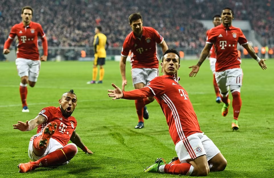 Ba bàn thắng trong vòng 10 phút, Bayern Munich nhận chìm Arsenal ảnh 3